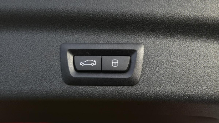 BMW X1 sDrive 18i Advantage na operativní leasing