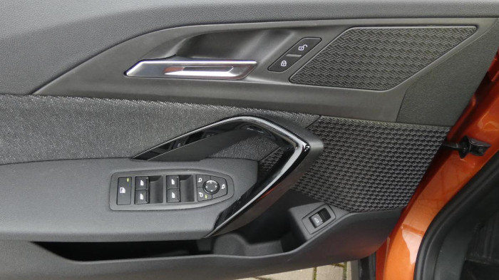 BMW X1 sDrive 18i Advantage na operativní leasing