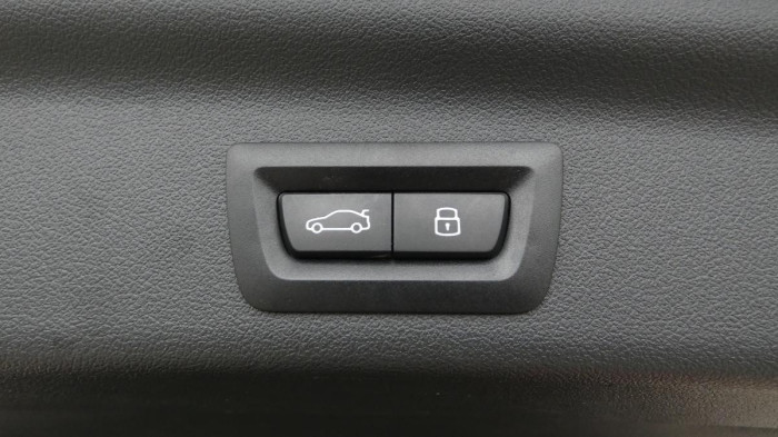 BMW X1 sDrive 18i Advantage na operativní leasing